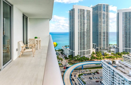 South Lake Apartment | New2019 SW Corner 3BR Condo with Amazing WaterViews/Full Gourmet Kitchen SubZero&Bosch Appliances