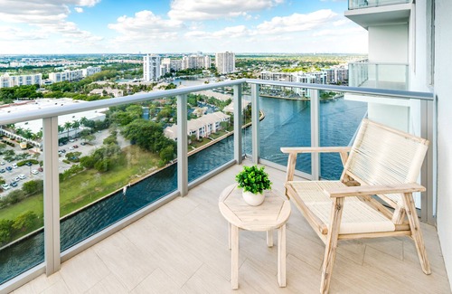 South Lake Apartment | New2019 SW Corner 3BR Condo with Amazing WaterViews/Full Gourmet Kitchen SubZero&Bosch Appliances