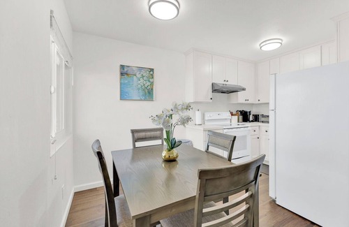 Central Berkeley Apartment | New2BR! Comfy Apt, Walk to UC Berkeley & Downtown with workspace, wifi & parking