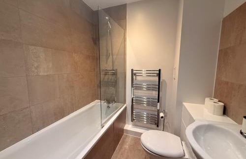 Newcastle-upon-Tyne Apartment | Newcastle Quayside Apartment -Sleeps 4 - Parking