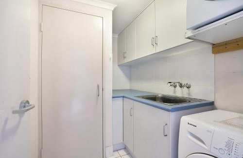 Newcastle East Apartment | Newcastle Short Stay Accommodation - Sandbar Newcastle Beach