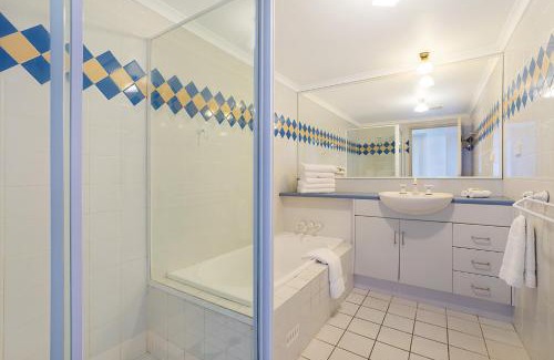 Newcastle East Apartment | Newcastle Short Stay Accommodation - Sandbar Newcastle Beach