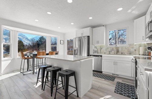 Sandy House | Newcastlehouse · Ski Resorts | Game Room | Bunks | 6TVs | Shopping