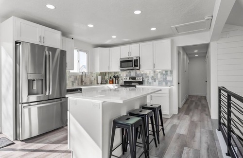Sandy House | Newcastlehouse · Ski Resorts | Game Room | Bunks | 6TVs | Shopping
