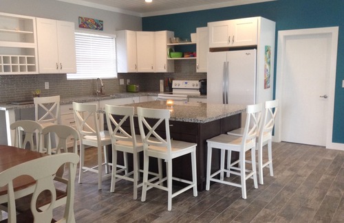 Spanish Wells House | Newer Beachside Home, Sleeps 6: only 2 min. walk to GORGEOUS BEACH!
