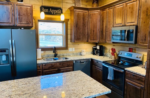 Chalet Village North Cabin | Newer Built Cabin! View of Mount LeConte! Hot tub! Game Room!