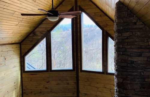 Chalet Village North Cabin | Newer Built Cabin! View of Mount LeConte! Hot tub! Game Room!