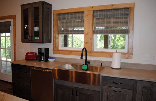 Kimberling City Cabin | Newer Cabin - 5 Bed, 5.5 Baths, Getaway! Sleeps 14