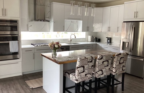 Renton House | Newer comfy Renton house with gym and theater