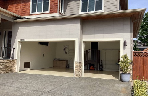 Renton House | Newer comfy Renton house with gym and theater