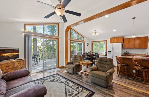 Brill Cabin | Newer Constructed Lakeside Lodge! Pontoon Rental! Waterfront 4 bedrooms, 2 baths
