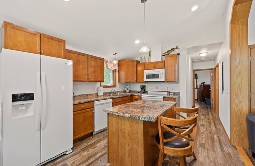 Brill Cabin | Newer Constructed Lakeside Lodge! Pontoon Rental! Waterfront 4 bedrooms, 2 baths