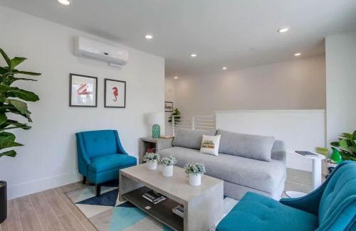 Mission Beach House | Newer Construction Beauty Steps to Mission Beach and Bay