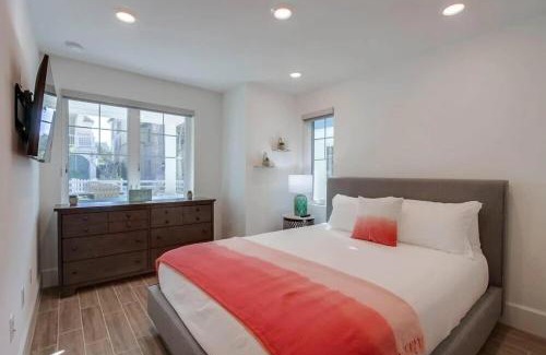 Mission Beach House | Newer Construction Beauty Steps to Mission Beach and Bay