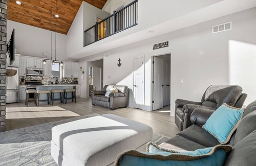Smyrna Cottage | Newer Cottage on all sports lake, pontoon boat available