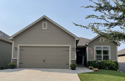 Lawrence House | Newer Home only 2 miles from Clinton Lake and 1 mile from Rock Chalk Park!!!!
