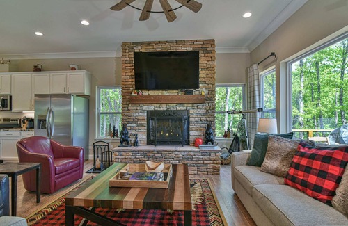 Black Mountain House | NEWER Luxury 6/6 Mt View in Gated Preserve, Hot Tub, Hiking Trails, EV Charger