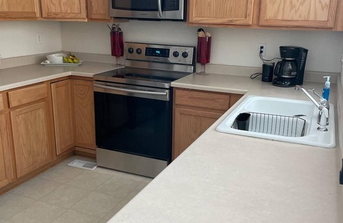 Aurora House | Newer Single family home, close to DIA, Denver VA and Anschutz