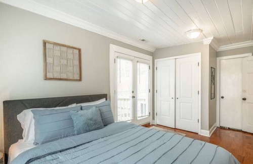 Chattanooga House | Newest Merriam · 05) Downtown/Lookout MT/Aquarium