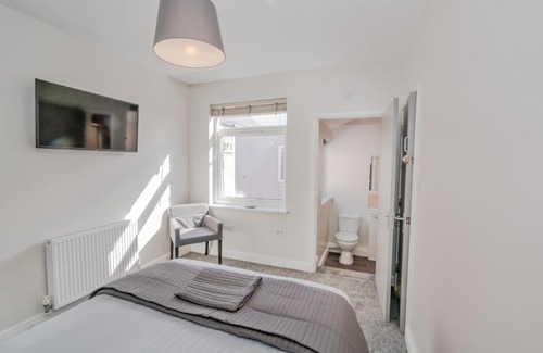 Cannock Bed & Breakfast | Newhall Lodge