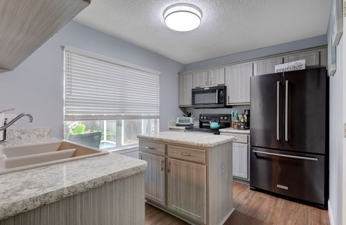 Mount Dora House | Newley Remodeled and Furnished, Cozy House 5 Minutes From Downtown!