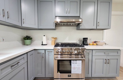 Fullerton House | Newly 2BR/2BA min to Disneyland & hot attractions