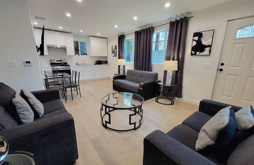 Beverly Hills House | Newly built 2 bedroom home by Beverlywood! A+ area