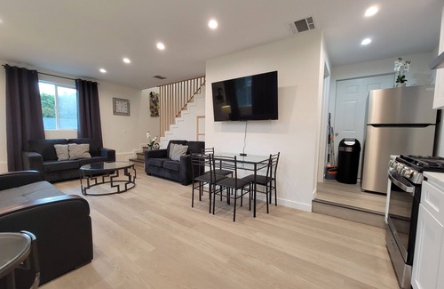 Beverly Hills House | Newly built 2 bedroom home by Beverlywood! A+ area