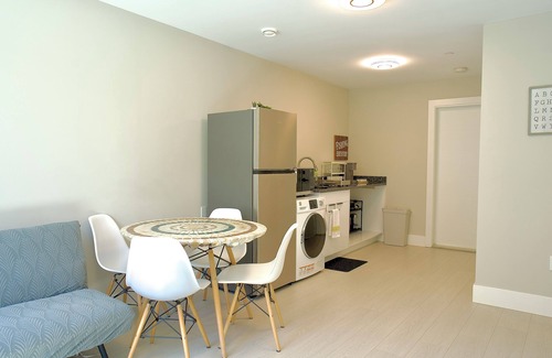 Fraserview House | Newly Built 2BR, 15 Min to Airport, 20 Min to DT