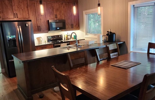 Inverhuron Cottage | Newly Built 3 Bedroom Cottage, Steps to the Beach
