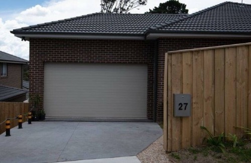 Katoomba House | Newly Built - Blue on Albion