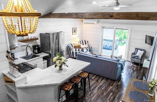 Newport Cottage | Newly Built Cozy Cottage