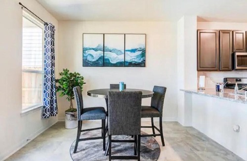 Spring House | Newly Built Cozy & Modern Family Friendly Home