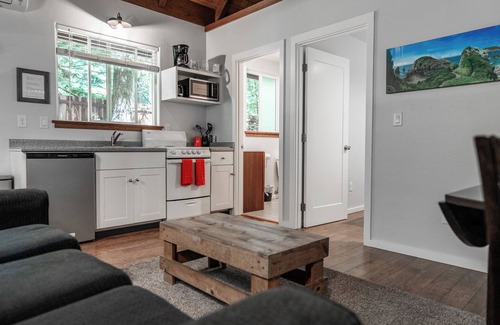 Crescent City Cabin | Newly built deluxe cabins, in a private redwood setting near the Smith River