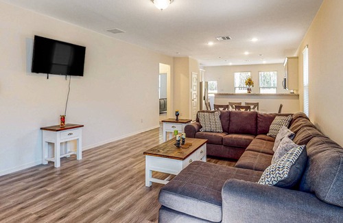 Porter House | Newly-built dog-friendly home with open layout & central location