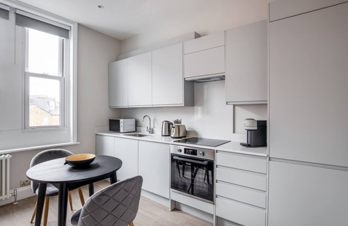 Fulham Apartment | Newly Built Fulham 1BR nr Parsons Green Tube, by Blueground