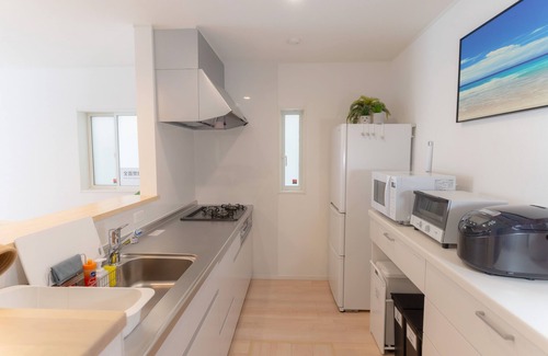 Okinawa Villa | Newly built house near airport/Full facilities/Quiet and comfortable/2 min drive to convenience store, 3 min to supermarket, 4 min to beach, 7 min to DMM Aquarium IIAS Toyosaki Outlet Mall/Netflix free