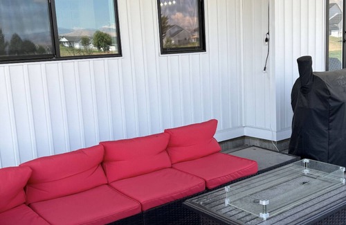 Preston House | Newly built in 2022. Cheerful, 3-Bedroom Home