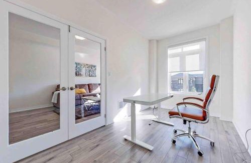 Brampton House | NEWLY BUILT LUXURIOUS 3BRM TOWN HS/AIRPORT/PARKING