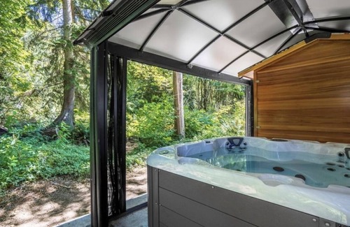 West Lake Stevens House | NEWLY BUILT Luxury Modern Home w/Spa & Sauna on 2.3 acres