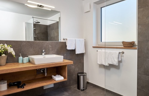 Bitzenhofen Apartment | Newly built, modern 3-room luxury apartment near Lake Constance