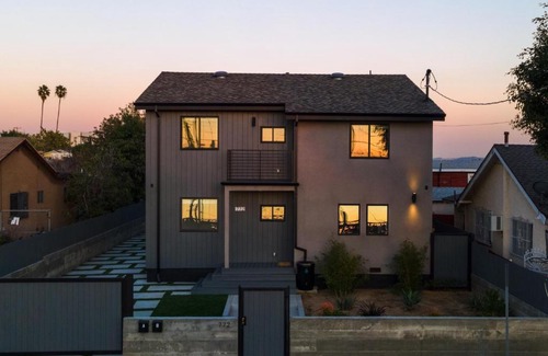 Los Angeles Villa | Newly built modern LA enclave for entire family