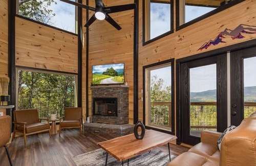Gatlinburg - Pigeon Forge Cabin | NEWLY BUILT MODERN CABIN, POPULAR MTN RESORT, GORGEOUS VIEW, OVERSIZED HOT TUB