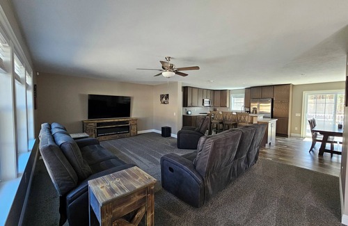 Mears House | Newly built secluded 5-bedroom home