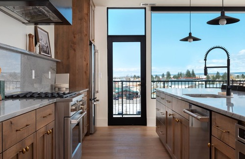 Driggs Condo | *Newly Built* The Grand ⁓Penthouse ⁓Amazing Views ⁓ Pool Table ⁓ Downtown Driggs