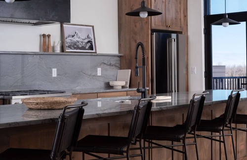 Driggs Condo | *Newly Built* The Grand ⁓Penthouse ⁓Amazing Views ⁓ Pool Table ⁓ Downtown Driggs