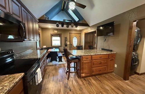 Sparta Cabin | Newly built "tinyish cabin