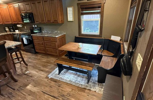 Sparta Cabin | Newly built "tinyish cabin