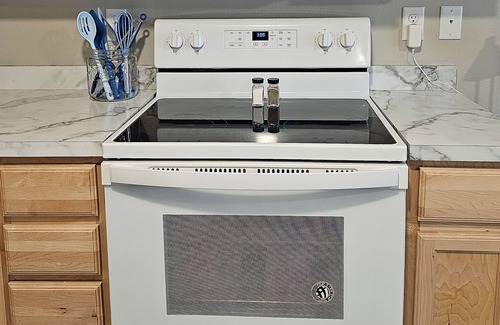 Taku - Campbell House | NEWLY BUILT TOWNHOME W/ 2 BEDROOM & HEATED GARAGE