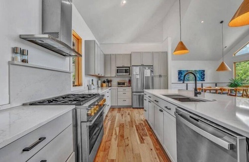 Huddleston House | NEWLY BUILT Waterfront Home on Capewood Drive!
